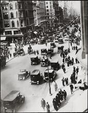 [5th Avenue and 42nd Street.]
