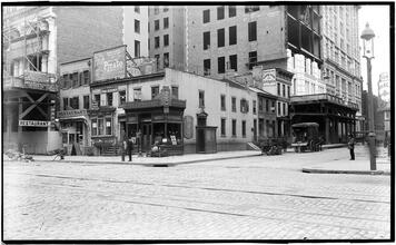 [Street Scene, 344 4th Avenue.]