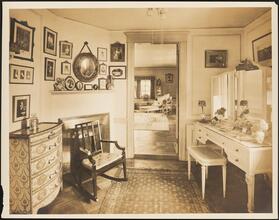 [Residence. Interior, dressing room.]