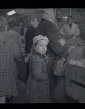 Children: What they do when mothers are shopping