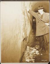 [Subway station at 96th Street and Lexington Avenue.]