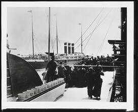 [Crowd on a Pier for the Arrival/Departure of an Unidentified Ship.]