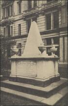 [Alexander Hamilton's grave at Trinity Churchyard.]
