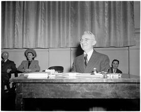 Dale Carnegie [Dale Carnegie teaching a public speaking class.]