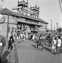 [Frank Buck's Jungleland in the Amusement Zone, New York World's Fair.]