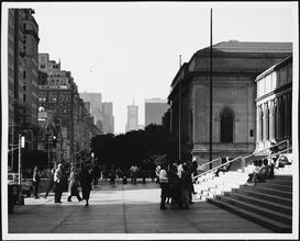 [Looking south on Fifth Avenue from the steps of the Metropolitan Museum of Art, 1000 Fifth Avenue.]