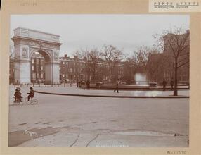 Washington Arch. [Fifth Avenue Washington Square.]