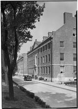 Officer's apartments, Governors Island, N.Y. Sharp street view from right.