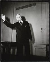 He Sells Success - Dale Carnegie [Dale Carnegie teaching a public speaking class.]