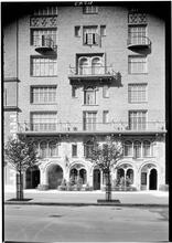 160 East 72nd Street, New York City. Lower part of building from center.