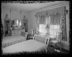 130 Buckingham Road. McGuirk residence, small bedroom.