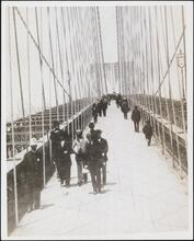 [Brooklyn Bridge Promenade.]