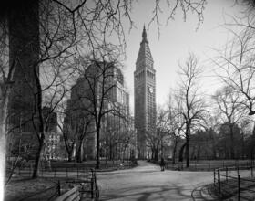 [Looking at the north building and clock tower of the Metropolitan Life Insurance Company from Madison Square Park.]