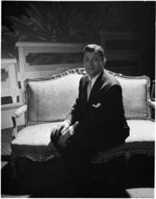 [Jack Carson in "Of Thee I Sing".]