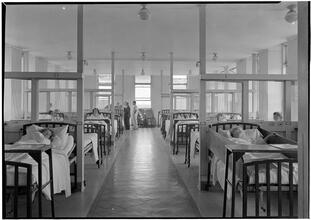 Beth Israel Hospital. Stuyvesant Square. The ward, horizontal.