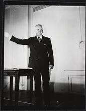 He Sells Success - Dale Carnegie [Dale Carnegie teaching a public speaking class.]