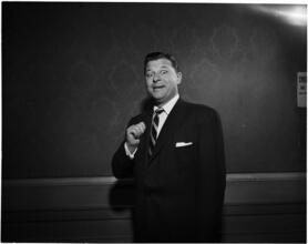 [Jack Carson in "Of Thee I Sing".]