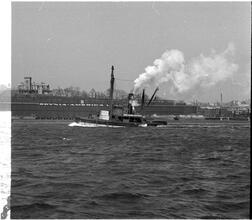 [New York Central tugboat on Hudson River.]