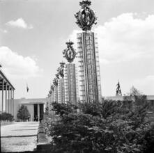 [Grounds of the Netherlands pavilion, New York World's Fair.]