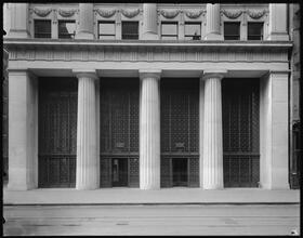 195 Broadway at the corner of Dey Street. New York Telephone and Telegraph Building. Detail of Broadway entrance.