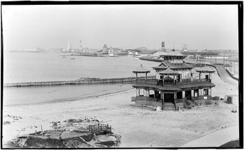 [Beaches, Possibly Brighton Beach.]