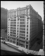 31st Street at the S.W. corner of 4th Avenue. White House Building.