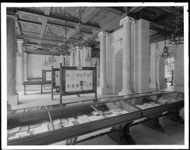 5th Avenue and 42nd Street. New York Public Library, exhibition room.