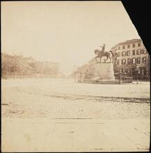 [George Washington Statue in Union Square.]
