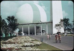 [Trylon and Perisphere.]