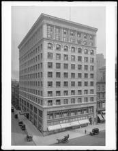 417 5th Avenue at the corner of East 38th Street. Bonwit Teller Building.