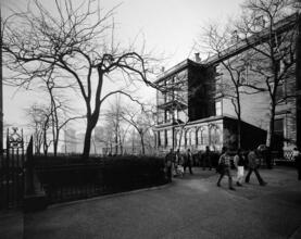 [Entrance to the Brooklyn Heights Promenade.]