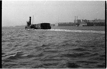 [Tugboat pulling barge on the Hudson River.]
