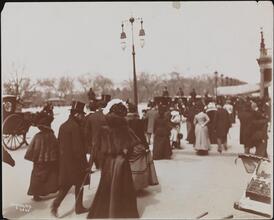 Street Scenes, Fifth Avenue Easter Parade, 59th Street (P. Eulalia).