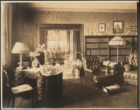 [Residence. Interior, library.]
