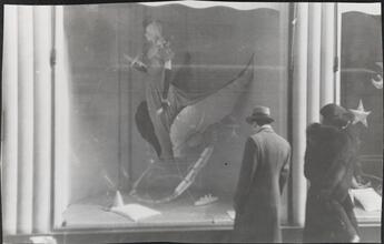 [People window shopping on 5th Avenue.]