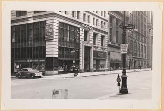 Both Sides of Broadway from Bowling Green to Worth Street [Broadway and Cortlandt Street.]