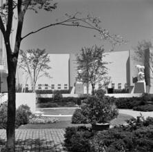 [Fountain and gardens at the New York World's Fair.]