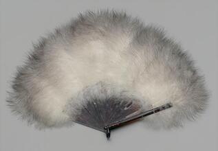 Folding feather fan of white and brown down