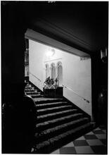 Hotel Governor Clinton. Detail of entrance stairs.