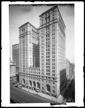 Park Avenue between 41st Street and 42nd Street. Pershing Square Building.