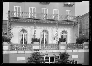 Cosmopolitan Club. Horizontal balcony detail from Lee house.