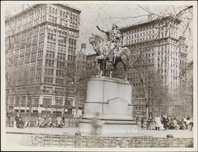 [Union Square with George Washington Statue.]