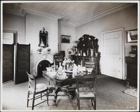 [Dining room interior of Watt-Pinkney Mansion.]