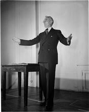 Dale Carnegie [Dale Carnegie teaching a class on public speaking.]