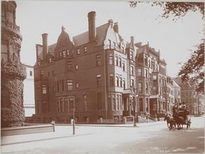 Street Scenes, Fifth Aveue About 1901.  South from 67th Street.
