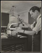 Unz & Co., Printers and Stationers, Third Floor, Hacker Type High Gauge.