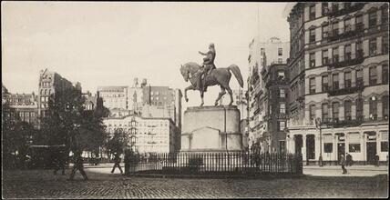 [George Washington Statue in Union Square.]
