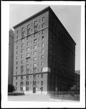 850 Park Avenue at the S.W. corner of 77th Street. Apartments, general exterior.