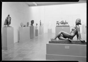 Whitney Museum of Modern Art. Gallery 4 to rear, 1.