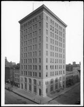 443 4th Avenue at the corner of 30th Street. Dobb, Mead Building.